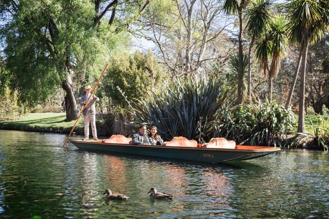 punting-on-the-avon-tour-antigua-boat-sheds_1